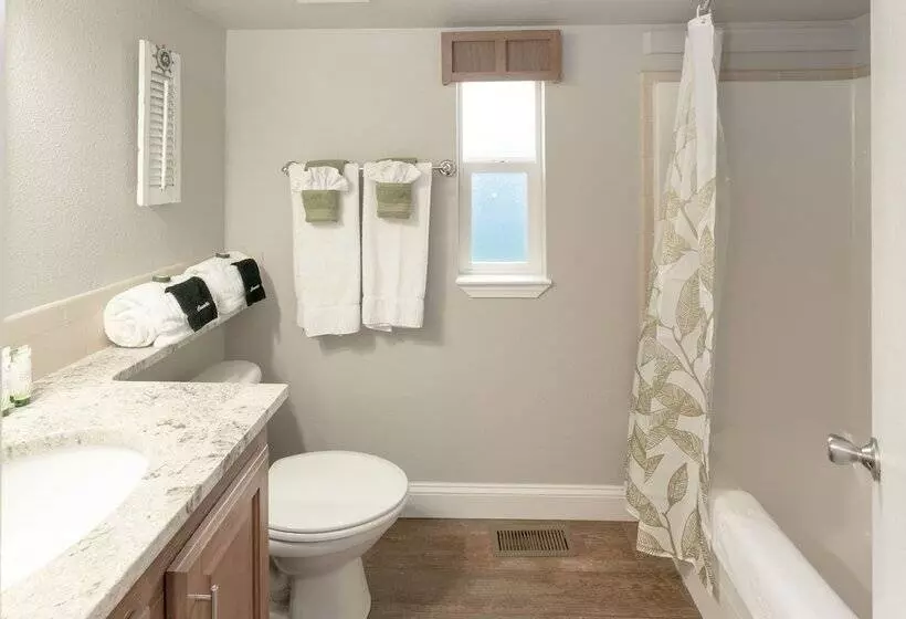 Hotelli Oceanside Beachfront Rv Resort