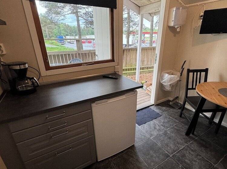 בית מלון כפרי Hyltena Stugby Campground