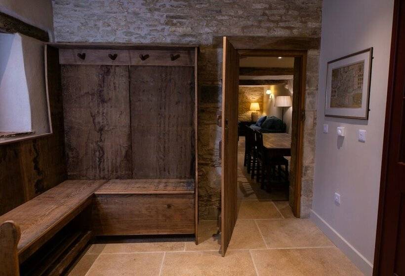 The Cotswolds Coach House