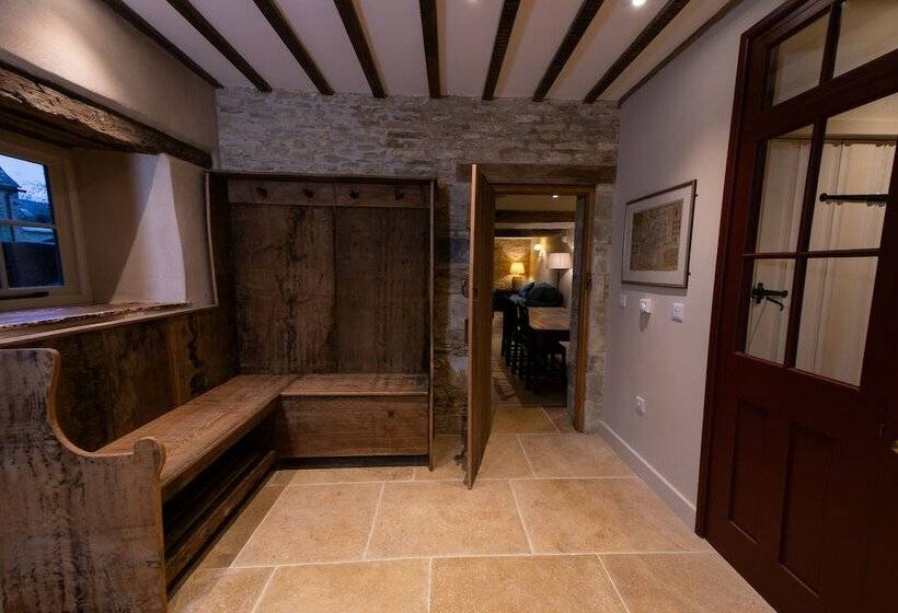 The Cotswolds Coach House