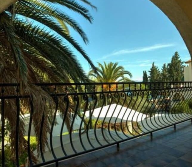 Hotel Beautiful Double Bed Room With Balcony And Sea View