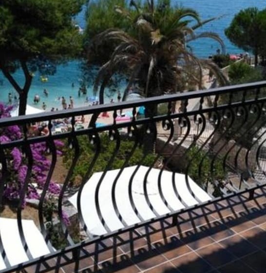 Hotel Beautiful Double Bed Room With Balcony And Sea View