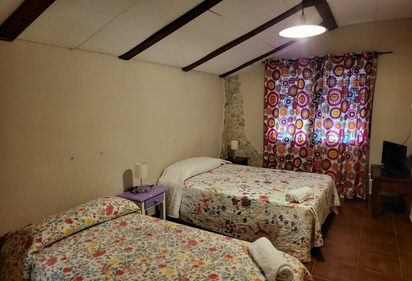 Отель Rural La Casona De Tamaya