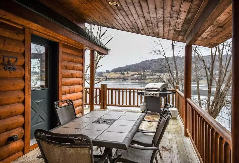 Lakeside Lodge