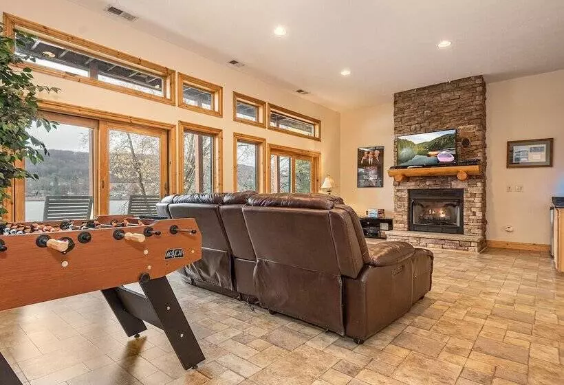 Lakeside Lodge