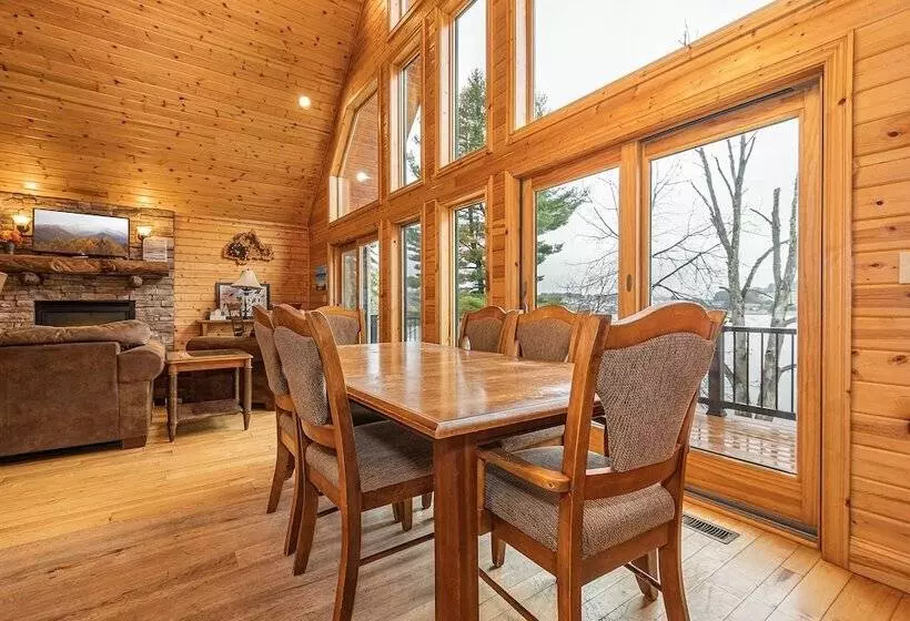 Lakeside Lodge