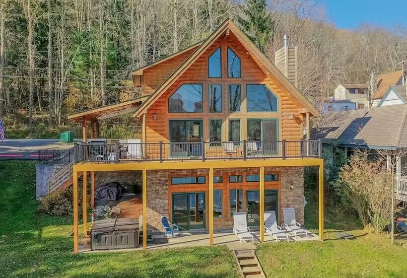 Lakeside Lodge