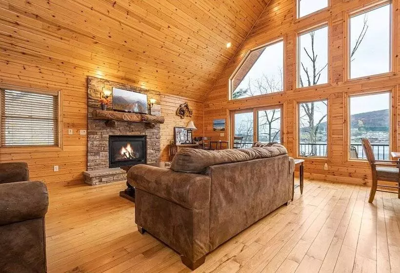 Lakeside Lodge