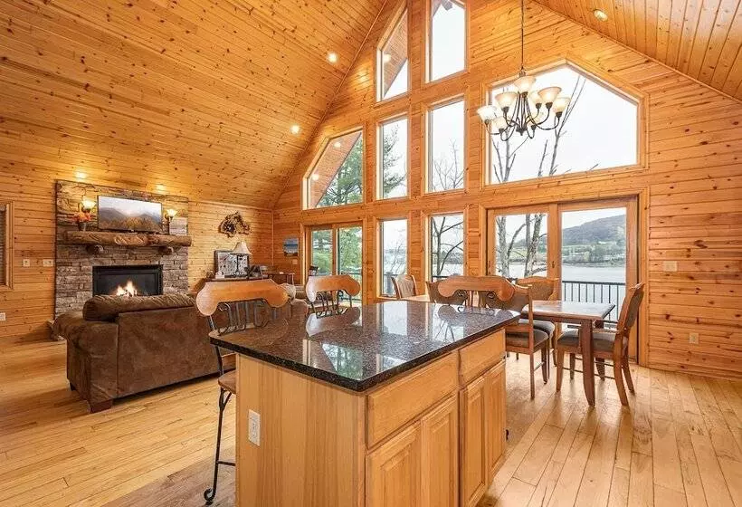 Lakeside Lodge