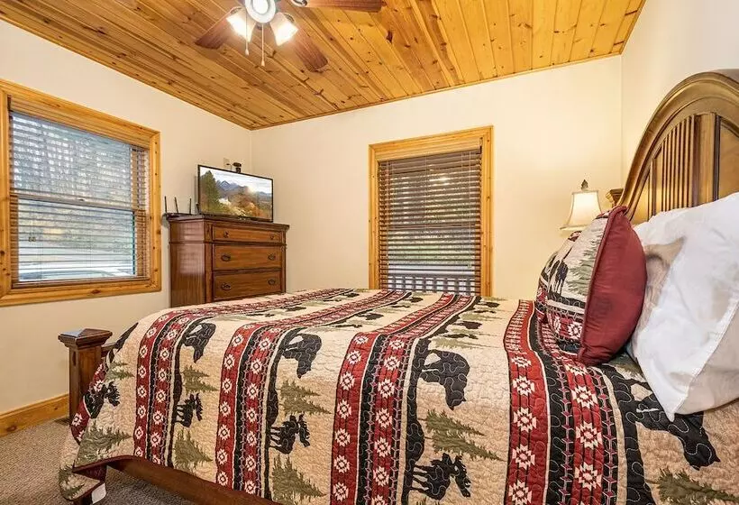Lakeside Lodge