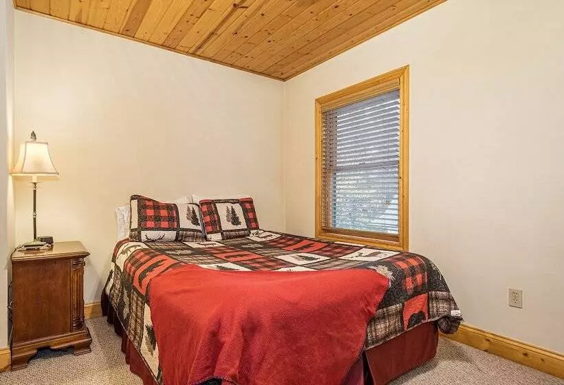 Lakeside Lodge