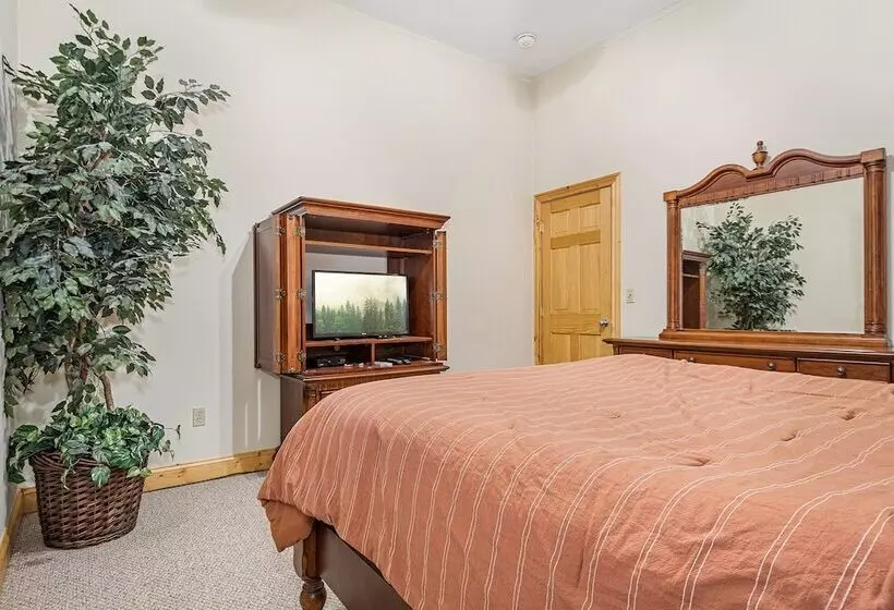 Lakeside Lodge
