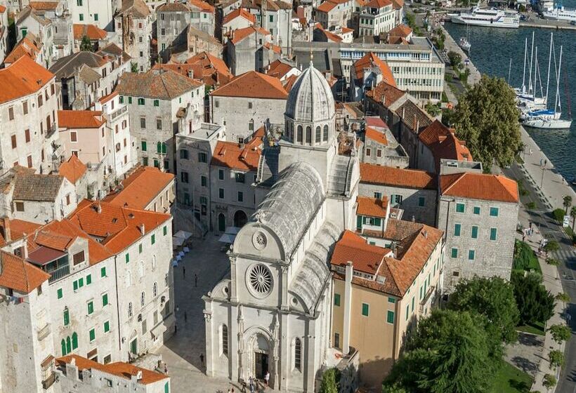 Panzió Enchanting Park View Room With Breakfast Included