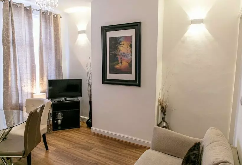 اقامتگاه Inviting 3bed House In Leicester