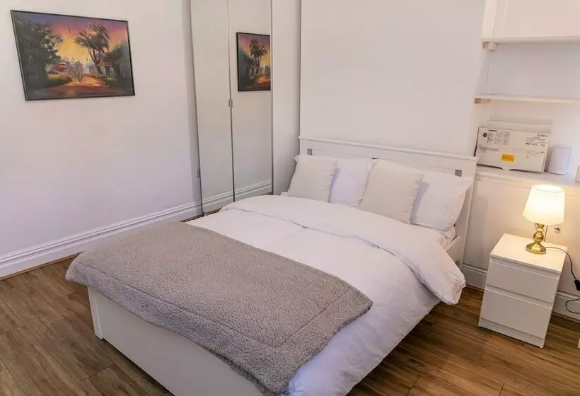 اقامتگاه Inviting 3bed House In Leicester