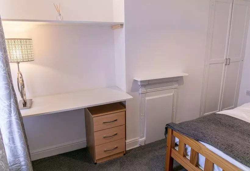 اقامتگاه Inviting 3bed House In Leicester