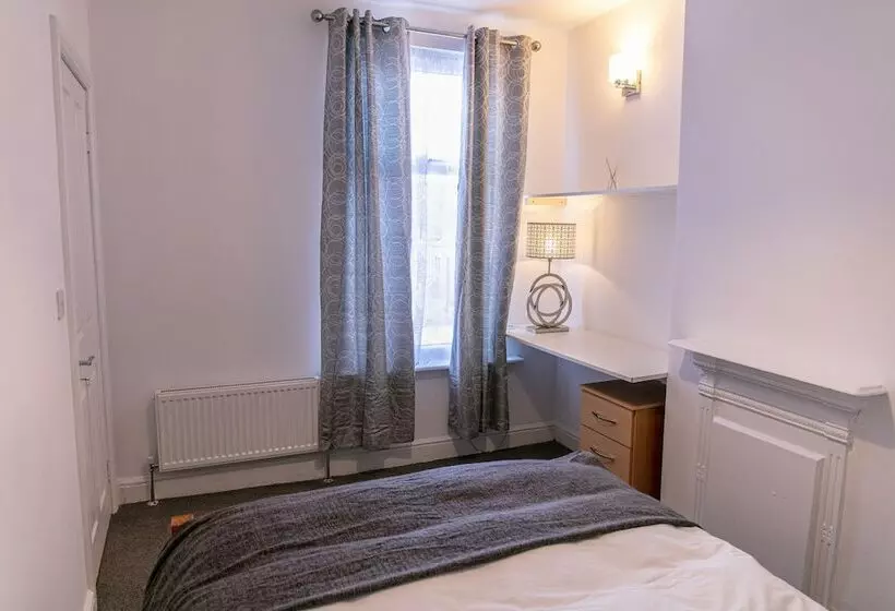 اقامتگاه Inviting 3bed House In Leicester