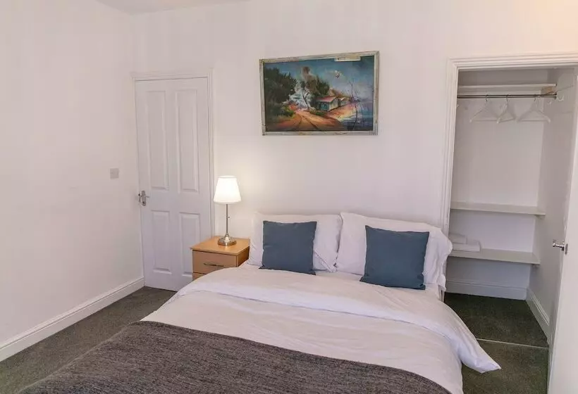 اقامتگاه Inviting 3bed House In Leicester