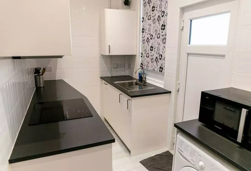 اقامتگاه Inviting 3bed House In Leicester
