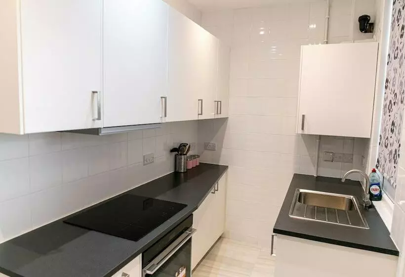 اقامتگاه Inviting 3bed House In Leicester