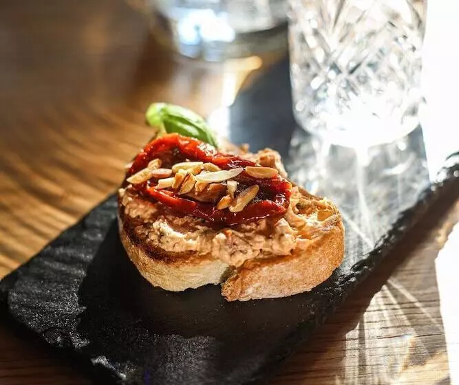 هتل Garni Konvice