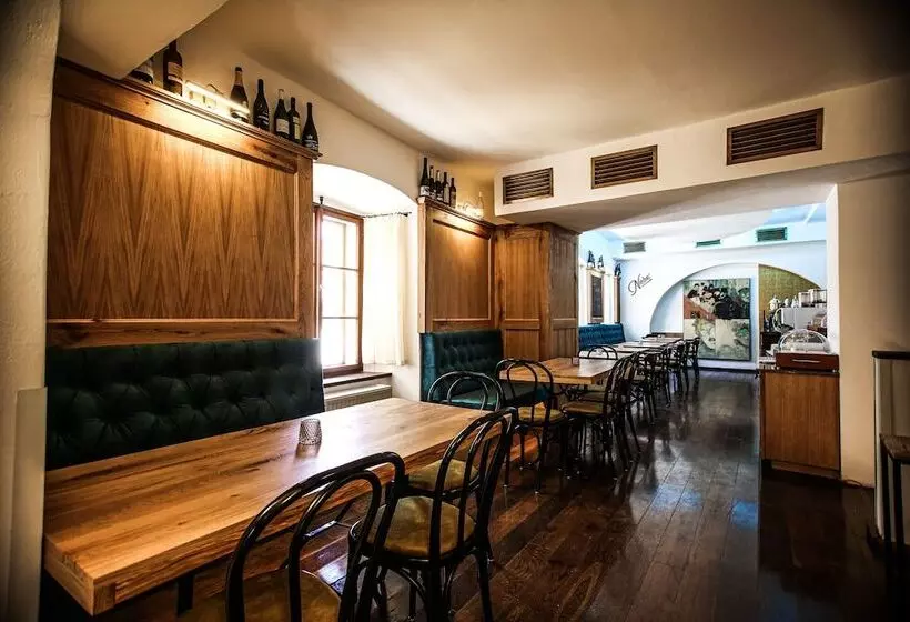 هتل Garni Konvice