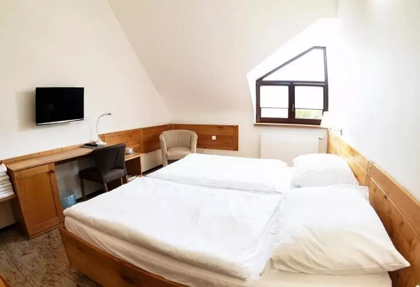 هتل Sluneční Dvůr