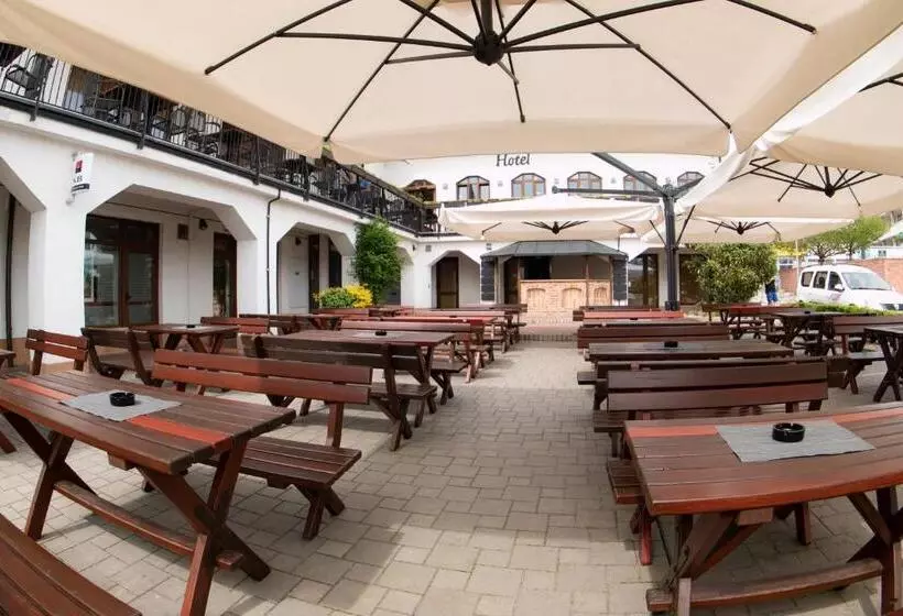 هتل Sluneční Dvůr