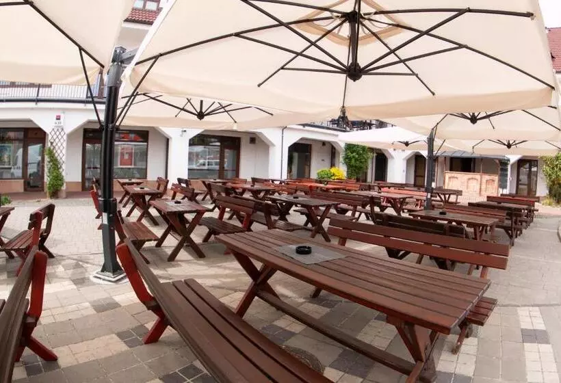 هتل Sluneční Dvůr