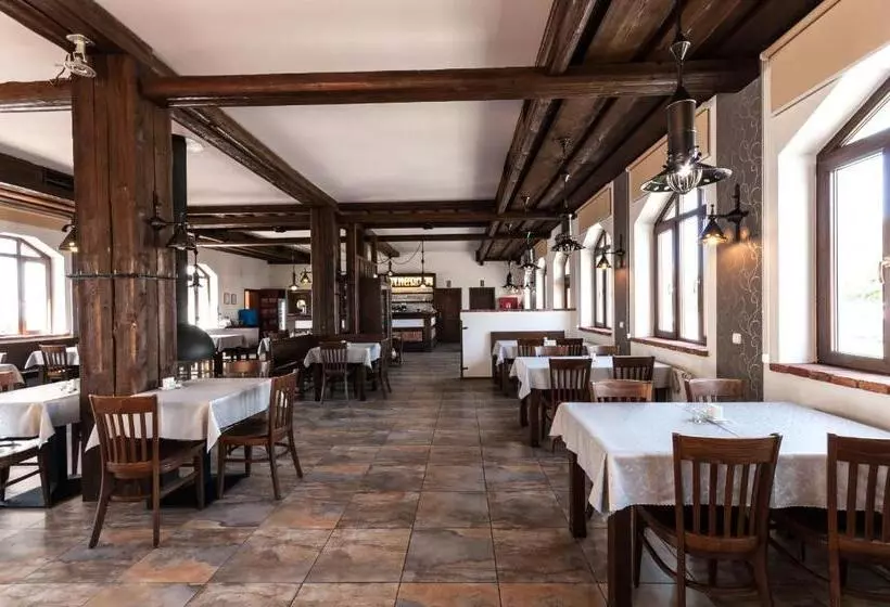 هتل Sluneční Dvůr