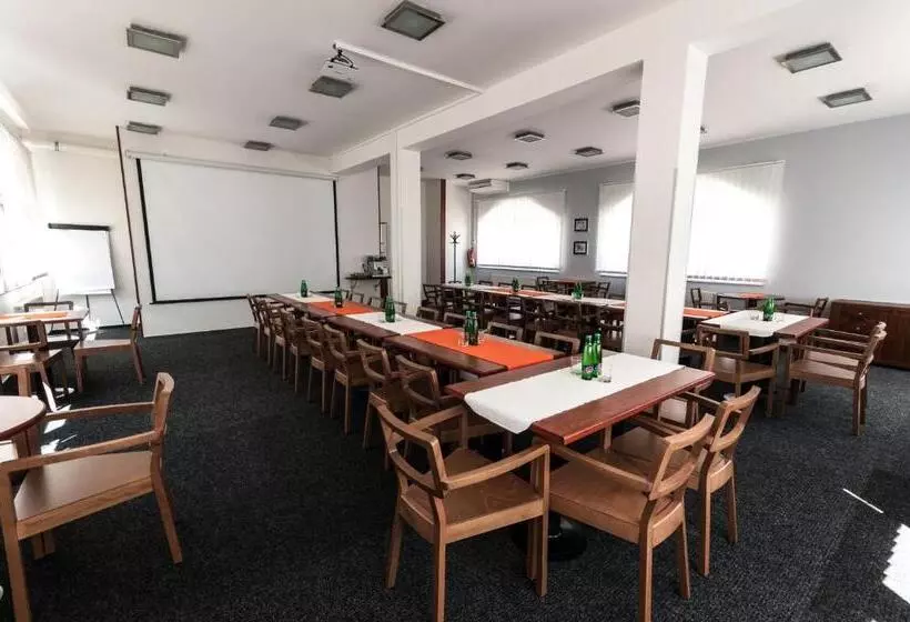 هتل Sluneční Dvůr