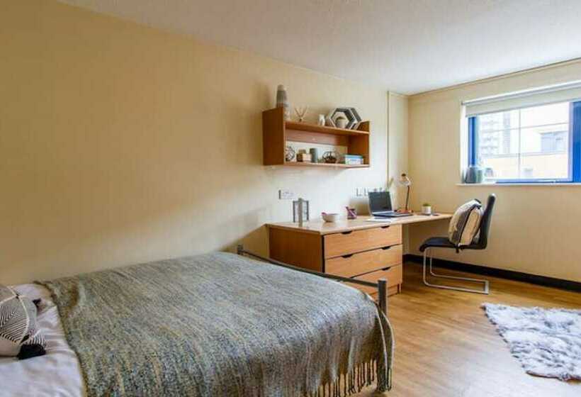 Comfy Rooms In Leicester Hostel