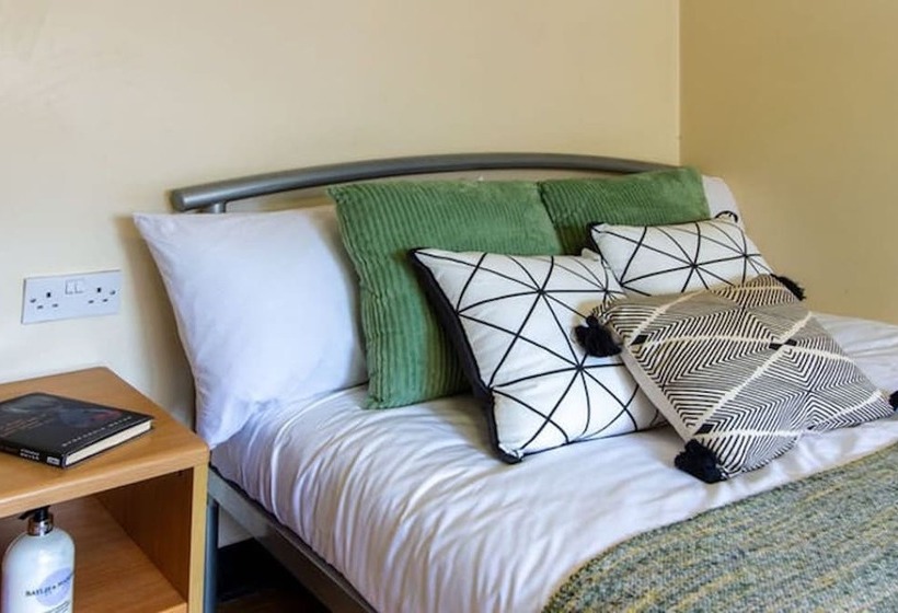 Comfy Rooms In Leicester Hostel