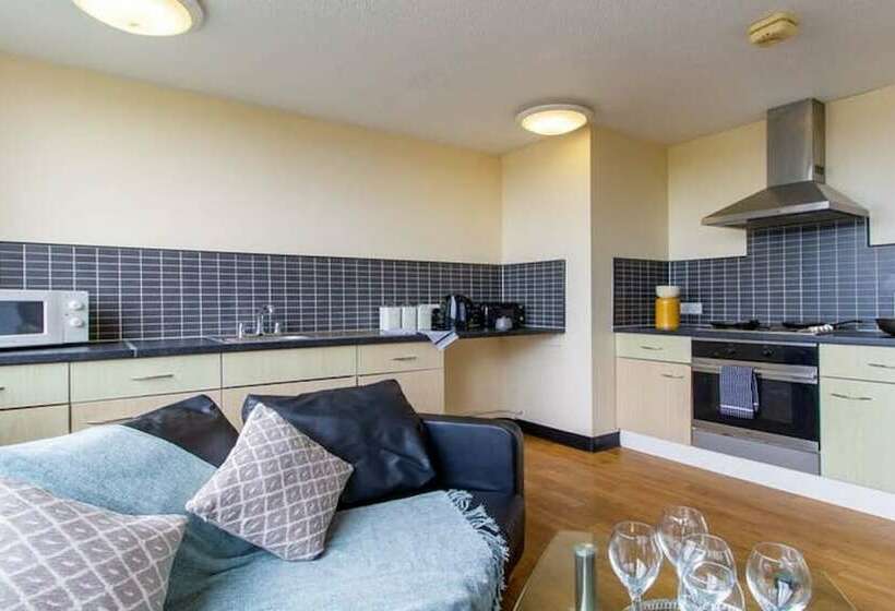 Comfy Rooms In Leicester Hostel