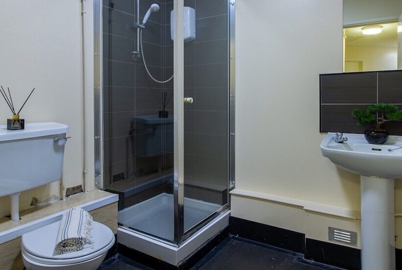 Comfy Rooms In Leicester Hostel