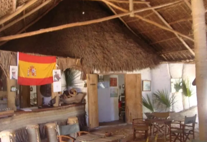 هتل Barefoot Beach Camp