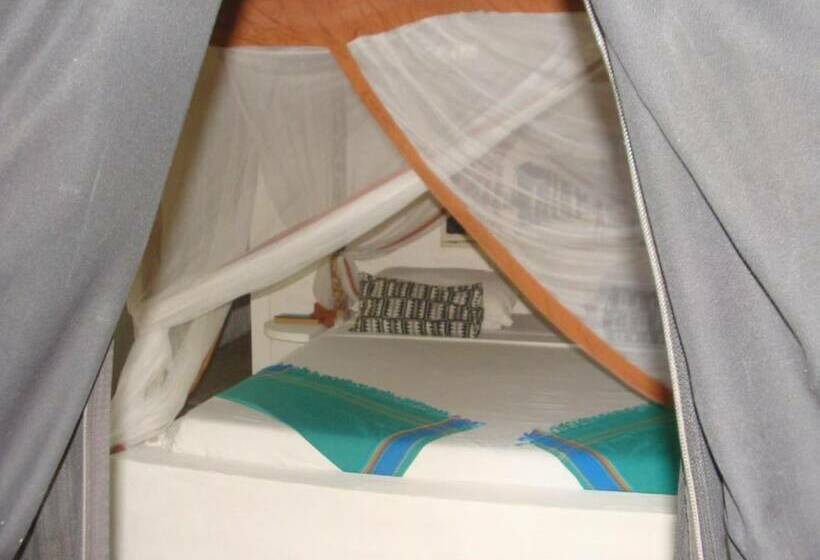 هتل Barefoot Beach Camp