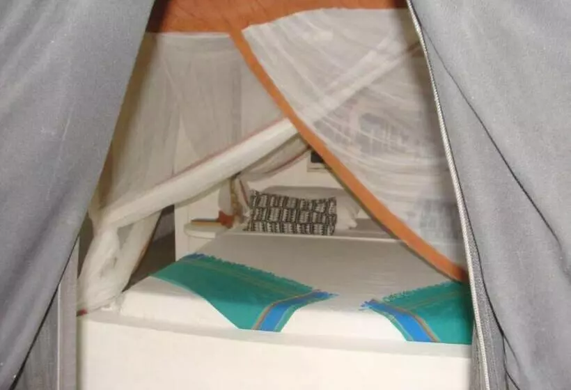 هتل Barefoot Beach Camp