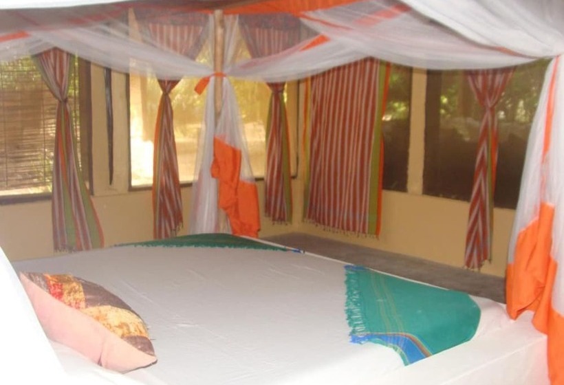 هتل Barefoot Beach Camp