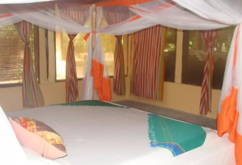 هتل Barefoot Beach Camp