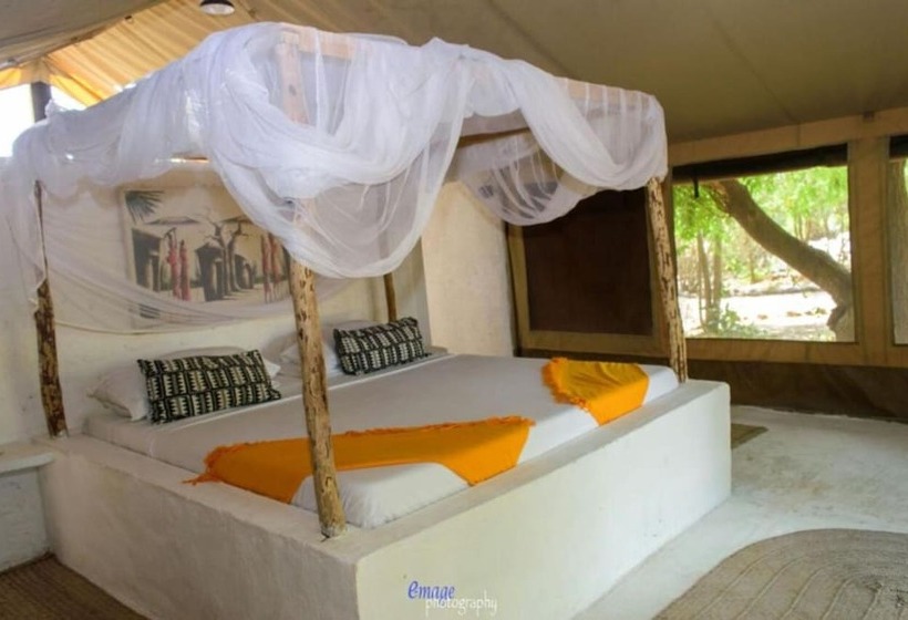 هتل Barefoot Beach Camp