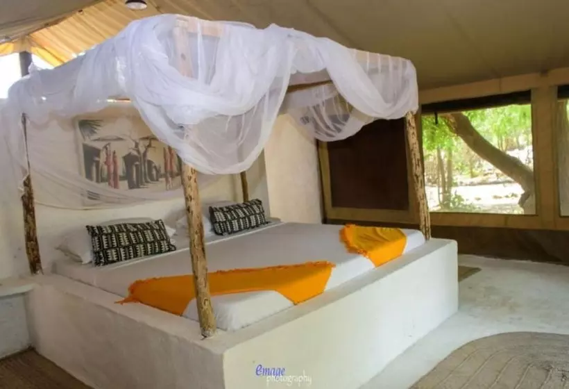 هتل Barefoot Beach Camp