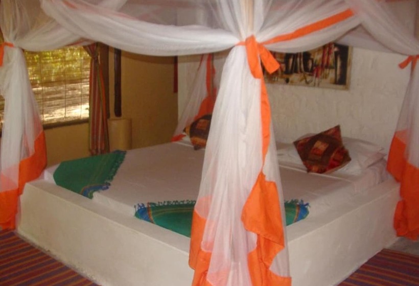 هتل Barefoot Beach Camp