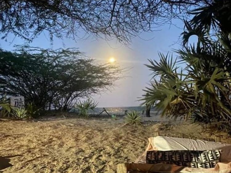 هتل Barefoot Beach Camp