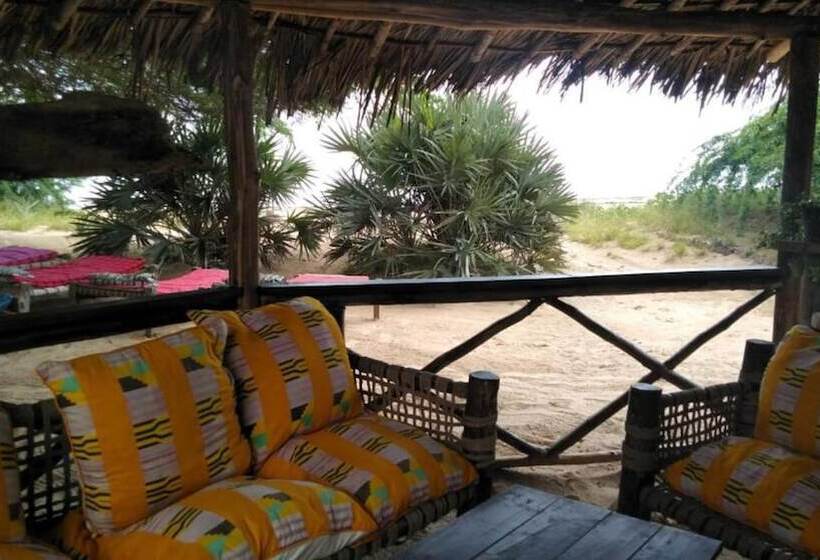 هتل Barefoot Beach Camp