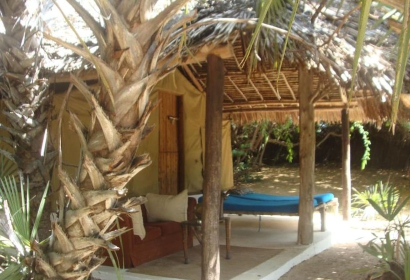هتل Barefoot Beach Camp