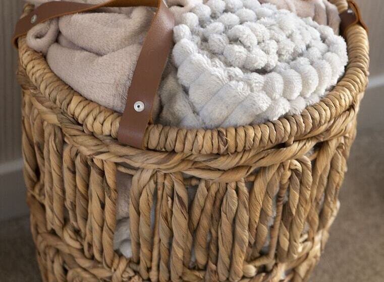 Отель Hollicarrs Bluebell Lodge