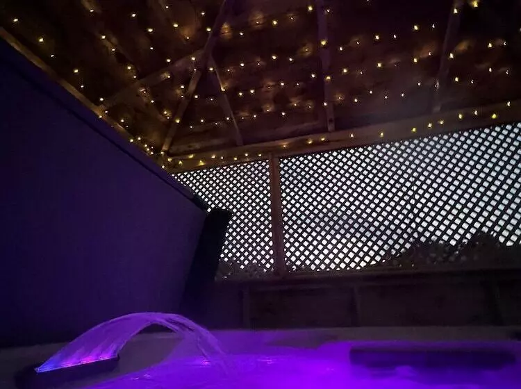 Hotelli Hollicarrs  Bluebell Lodge