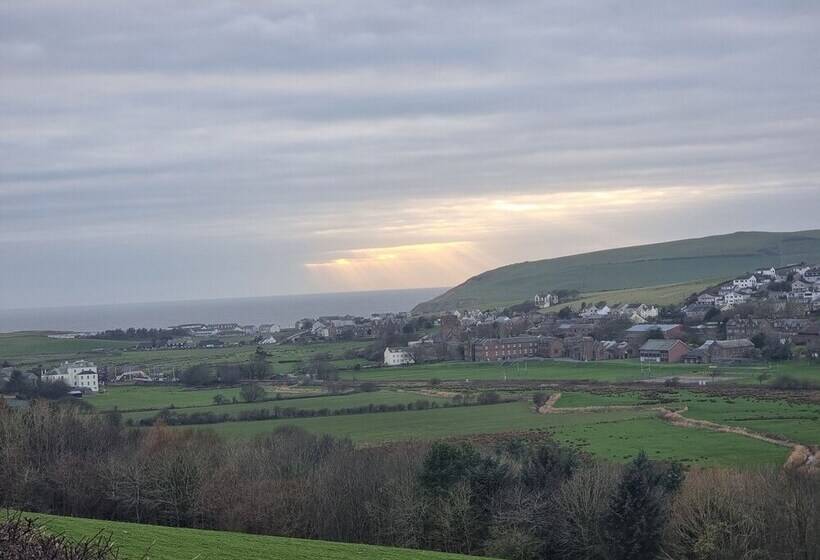Impeccable Beachfront 2 Bed Cottage In St Bees