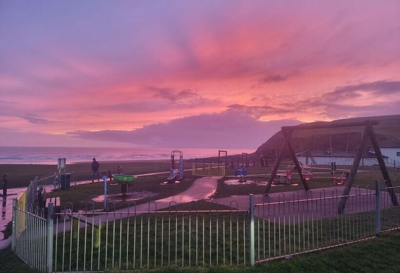 Impeccable Beachfront 2 Bed Cottage In St Bees